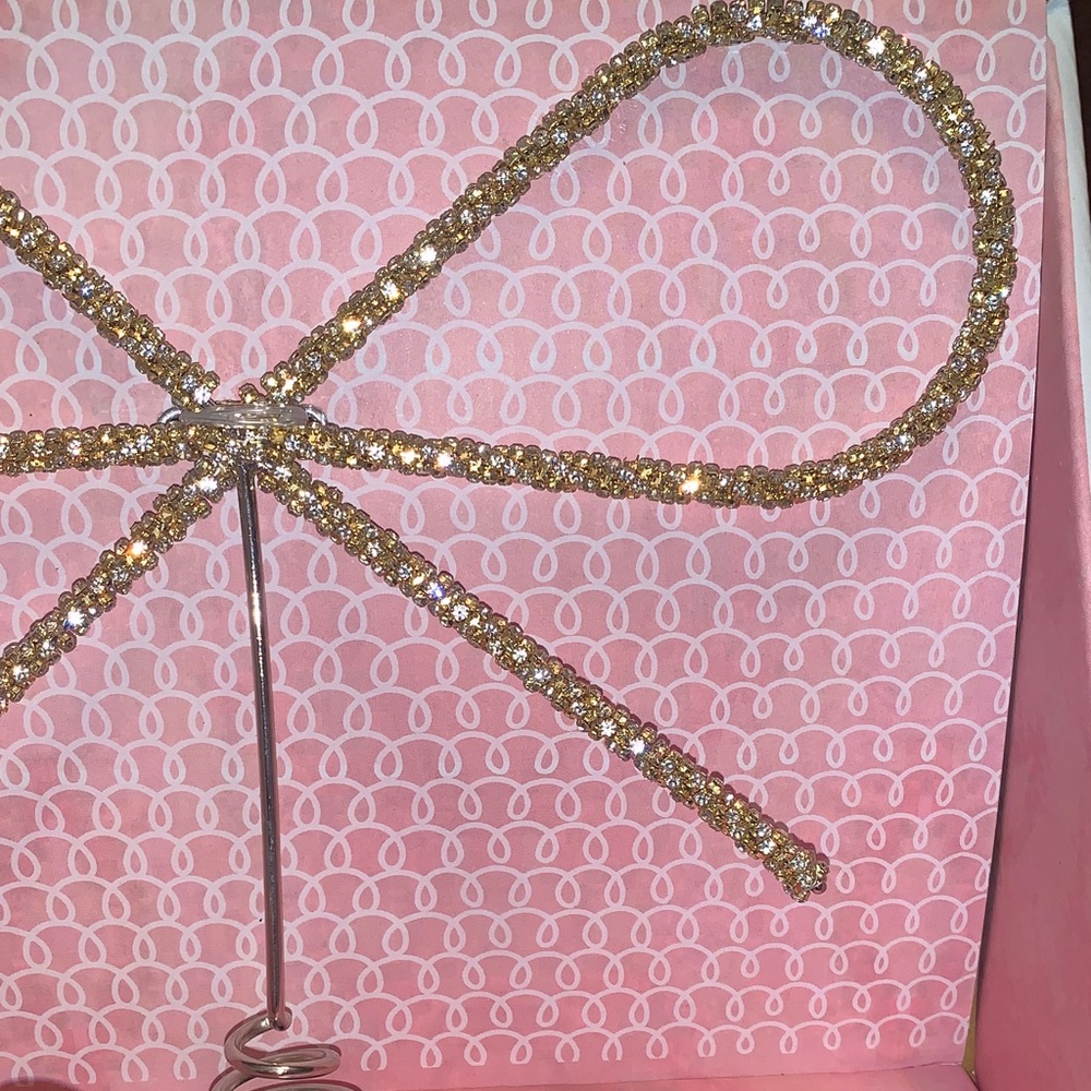 🆕- Cupcakes& Cashmere Gold Encrusted Bow Tree Topper - Picture 4 of 7